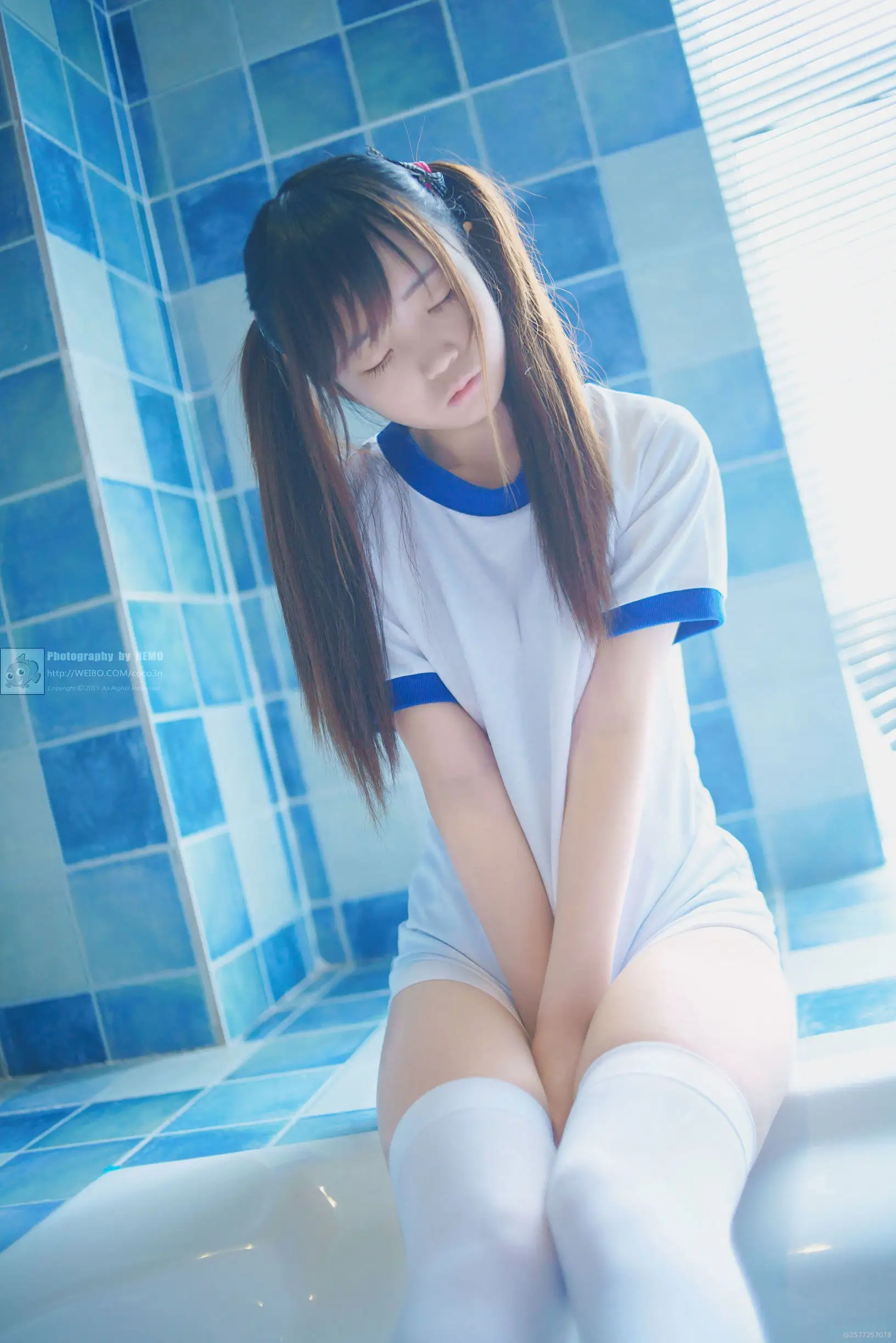 御子Yumiko体操服侧坐场景预览