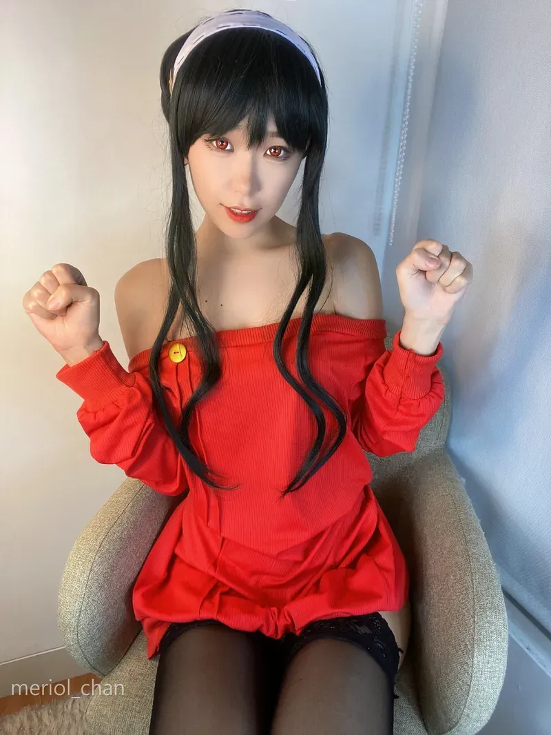 MeriolChan红色服装黑色长发角色造型图片