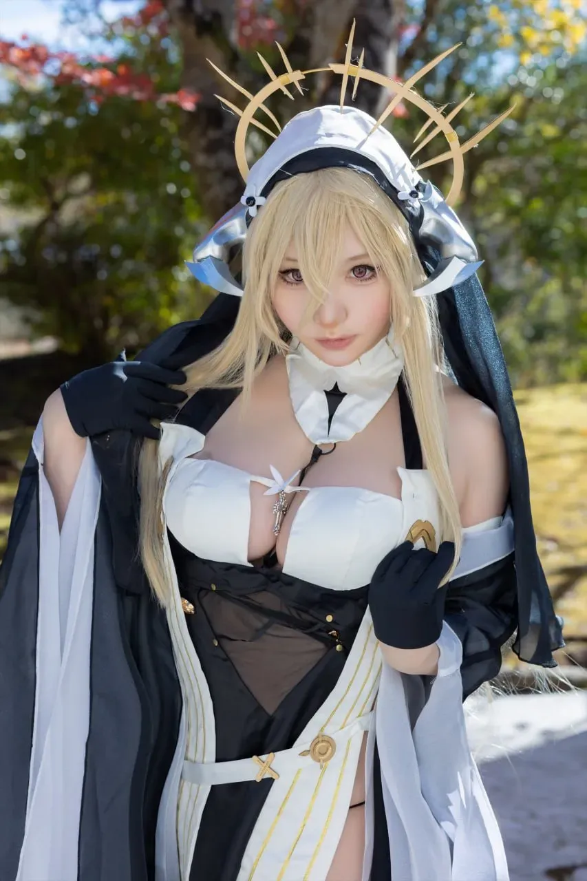 SAKU(サク)金色长发白黑服饰角色造型写真