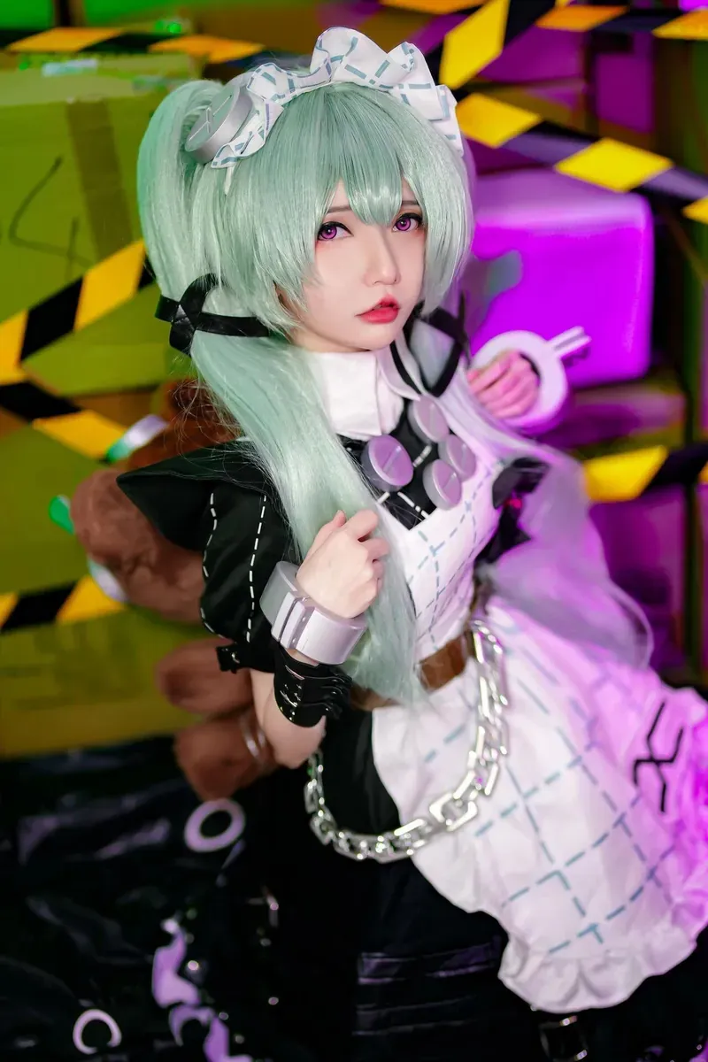 YeonWoo浅绿色假发cosplay造型照片