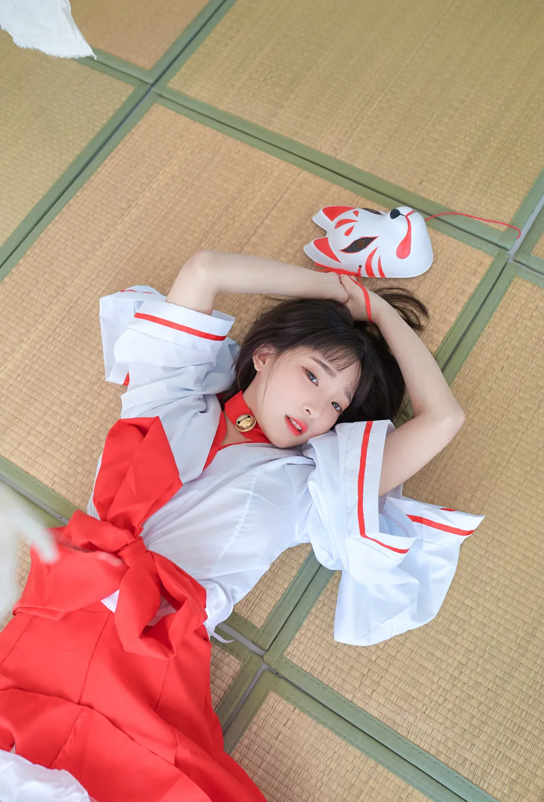 姜仁卿 Kang Inkyung 红白服饰与面具造型写真