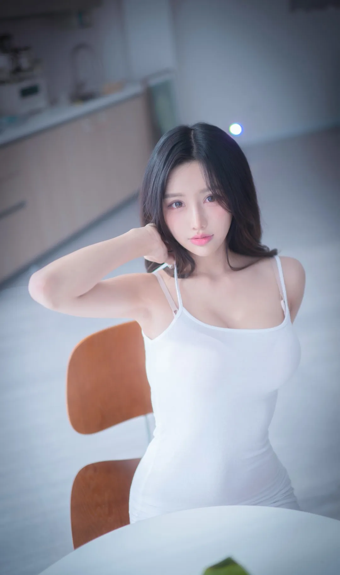 YeonYu(연유)白色服装坐姿室内写真