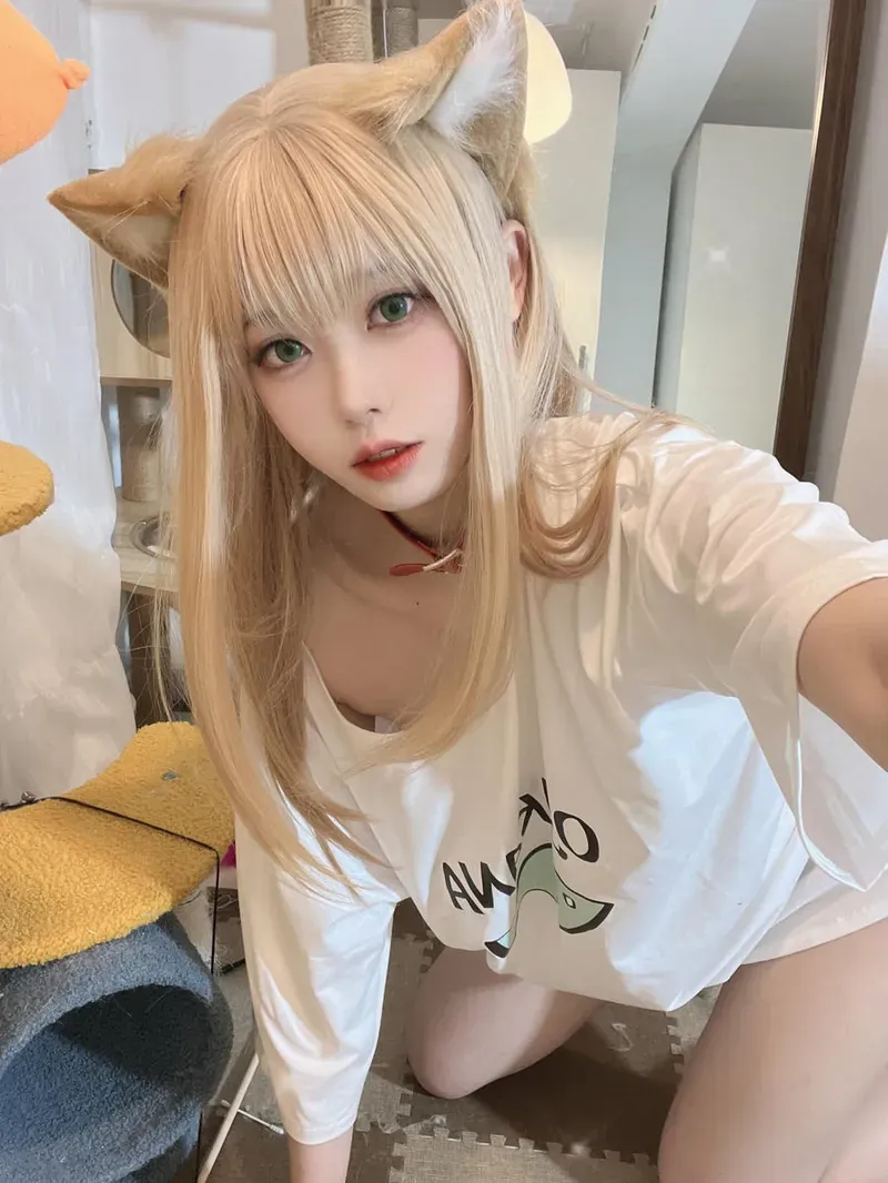 安食Ajiki猫耳造型近距离自拍