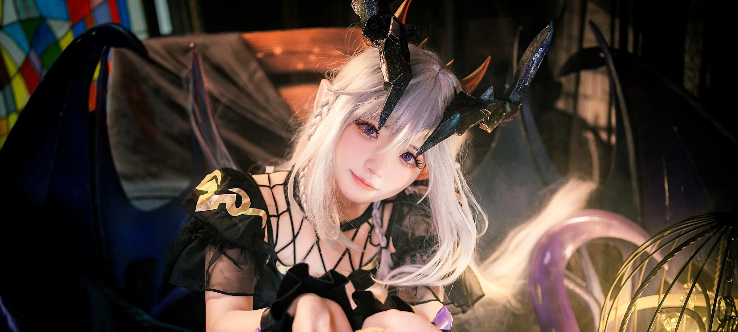 伊喵君_Nya白发黑色服装角色造型照片