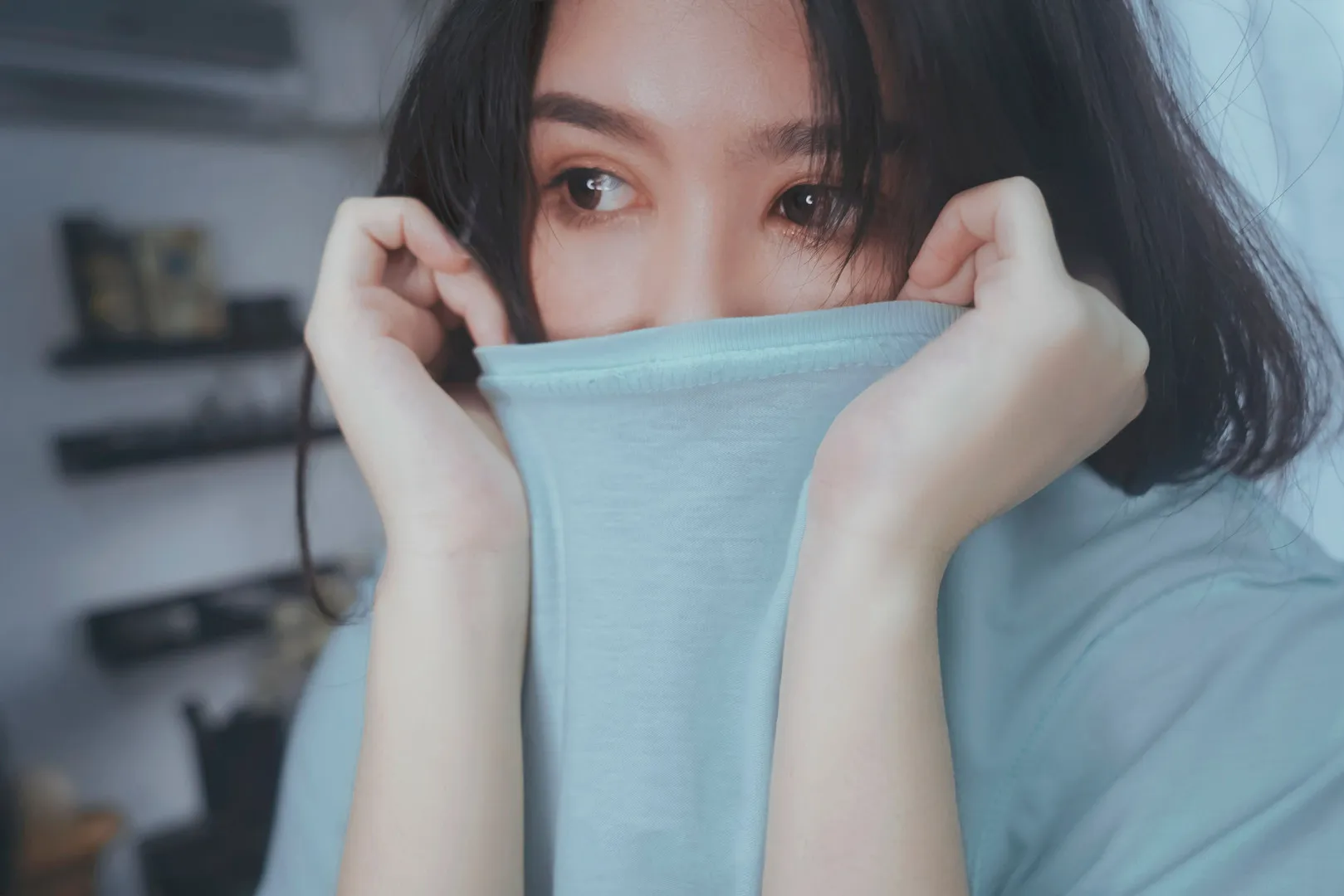 LeoChen蓝色服装近距离人物写真