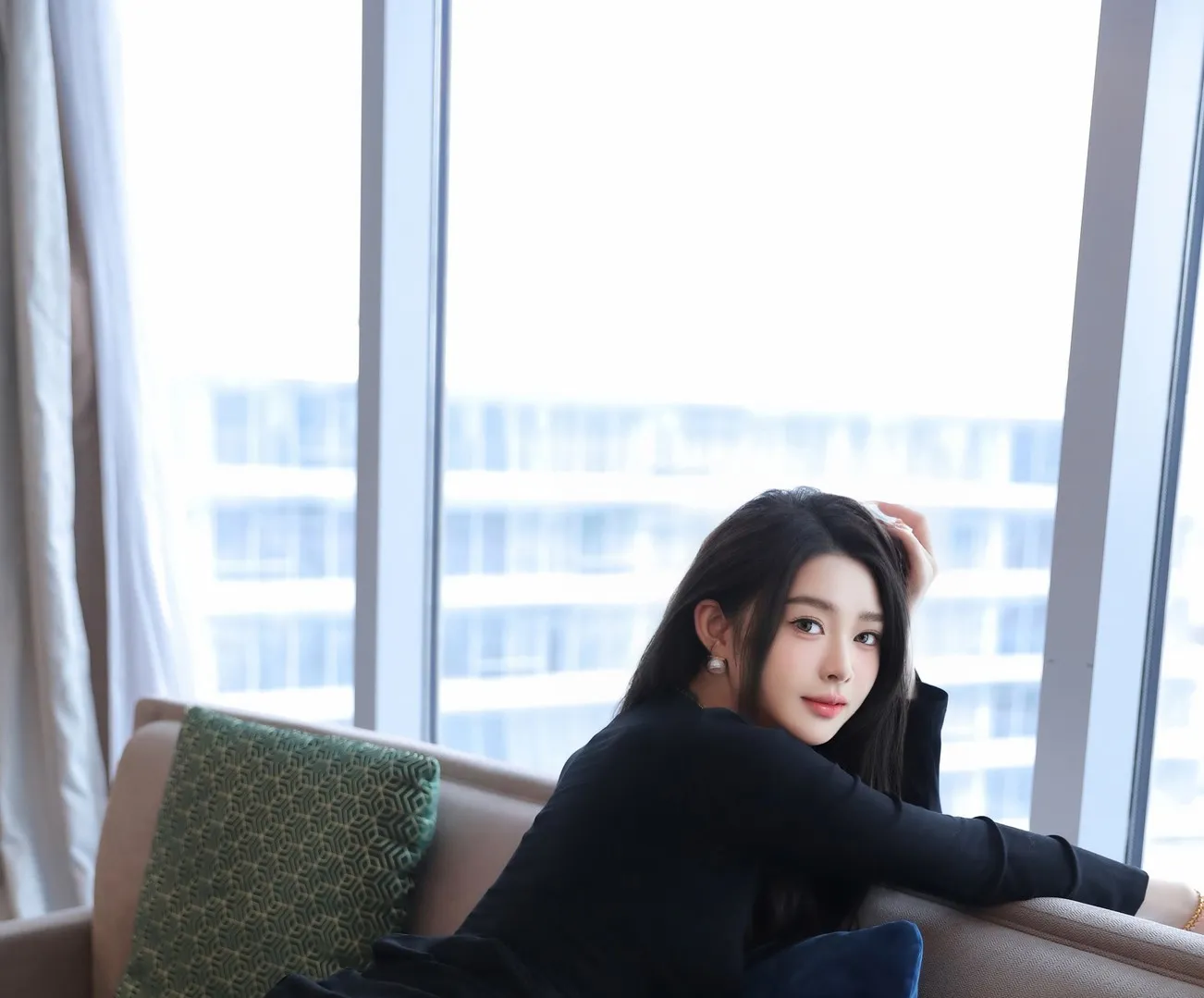 Candy糖糖长发黑色服饰室内造型写真