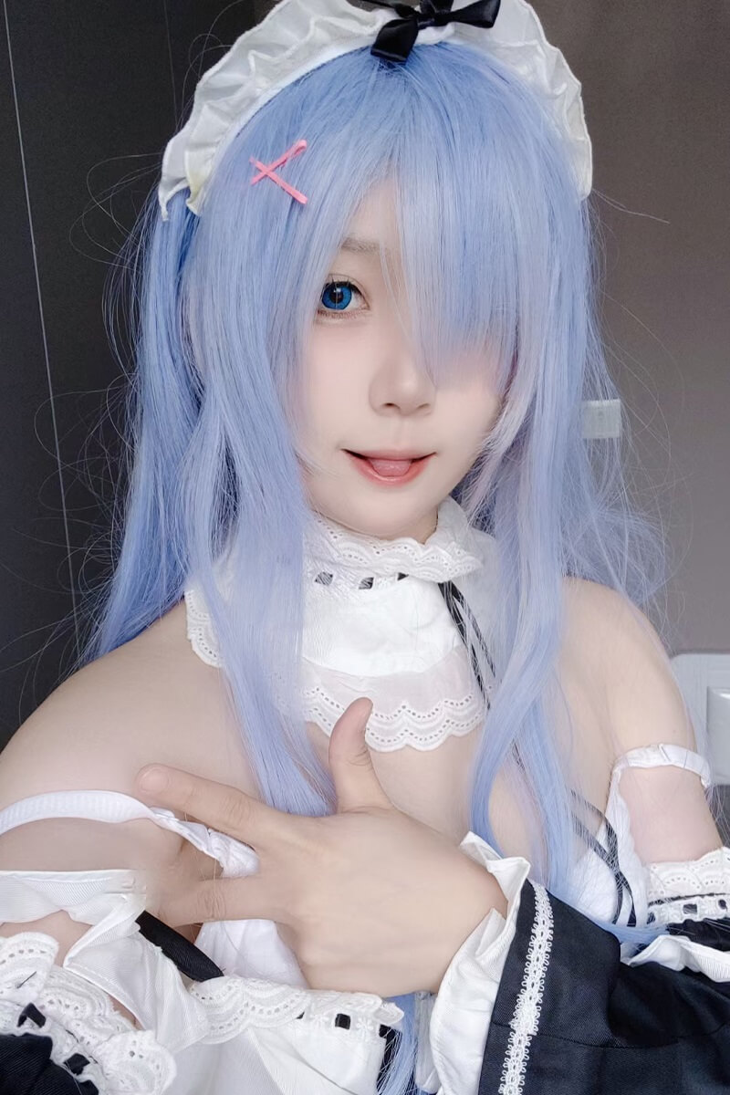 宿野suye浅蓝假发白色服装角色造型照片