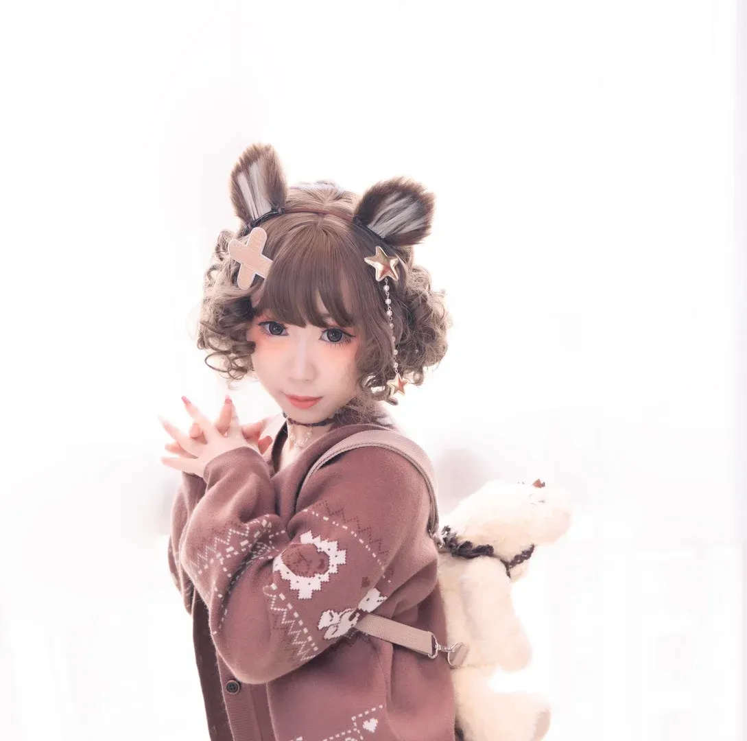 WLOP鬼刀插画中的萌系角色发型与服装造型