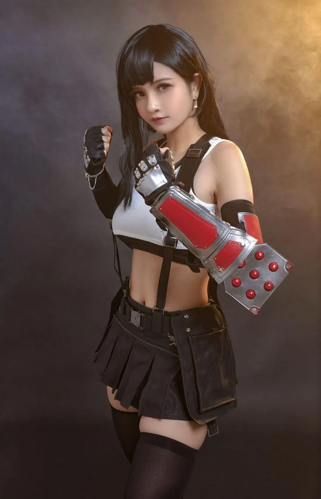 Azami_雒雒黑白红色战斗服cosplay照片