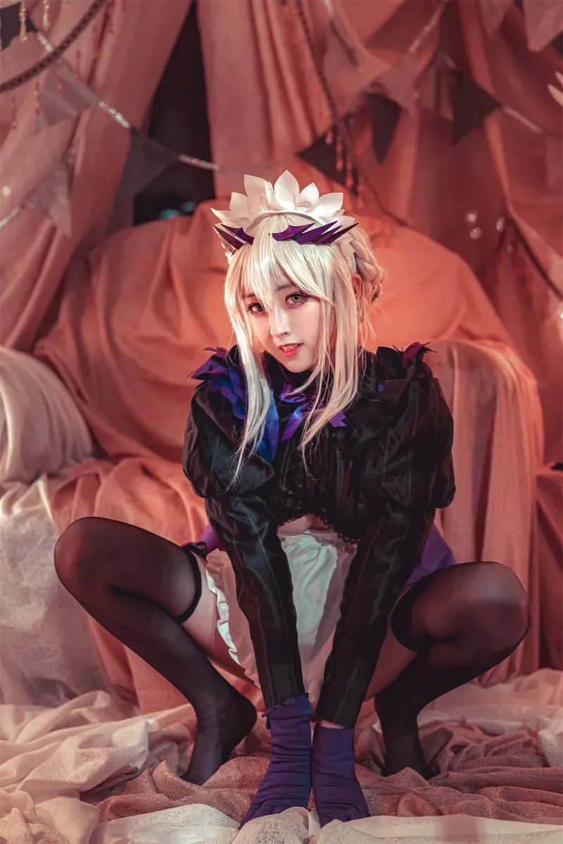 luisa_零纱黑色服装角色cosplay坐姿图片