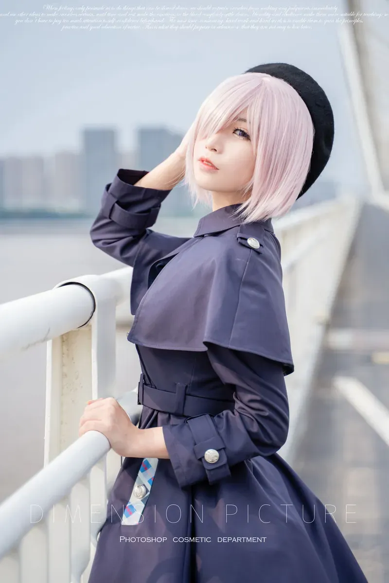 爱老师_PhD粉色短发制服角色写真
