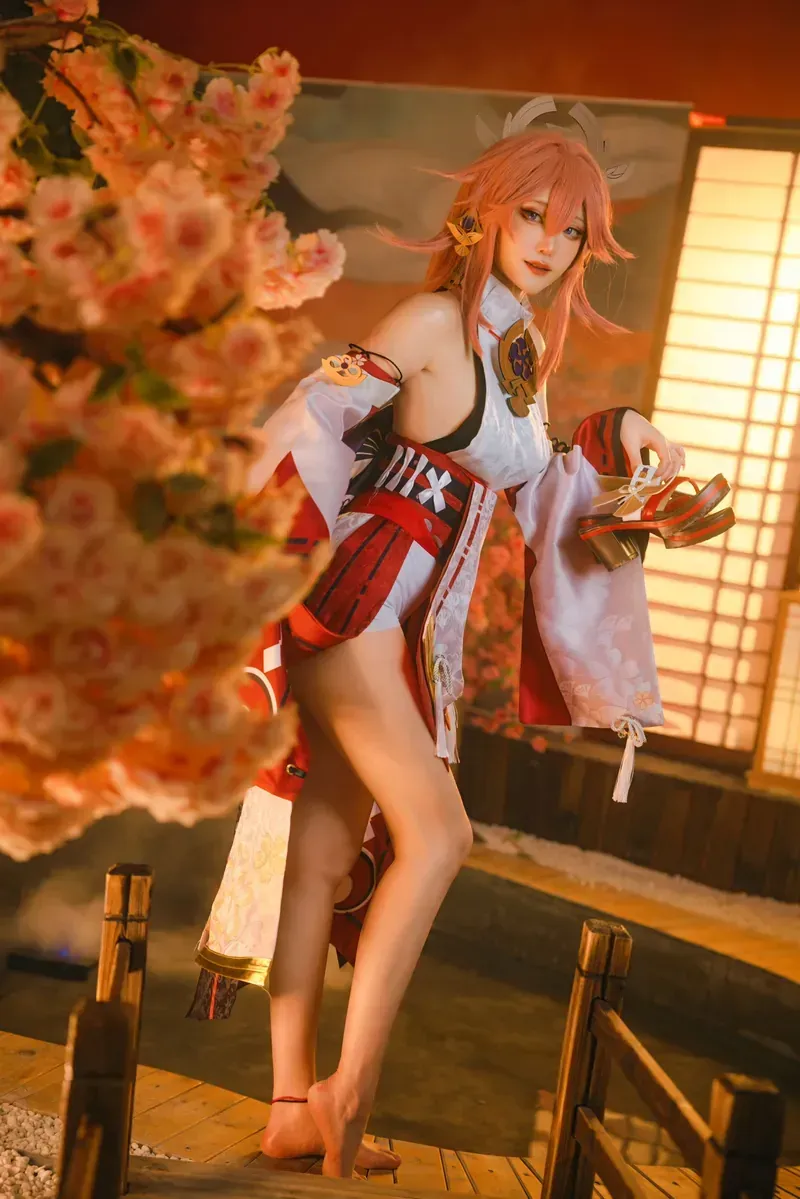 蛋黄mayo橙色假发角色服装暖色场景写真