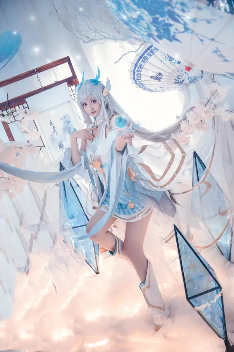 luisa_零纱白蓝色角色cosplay幻想场景图
