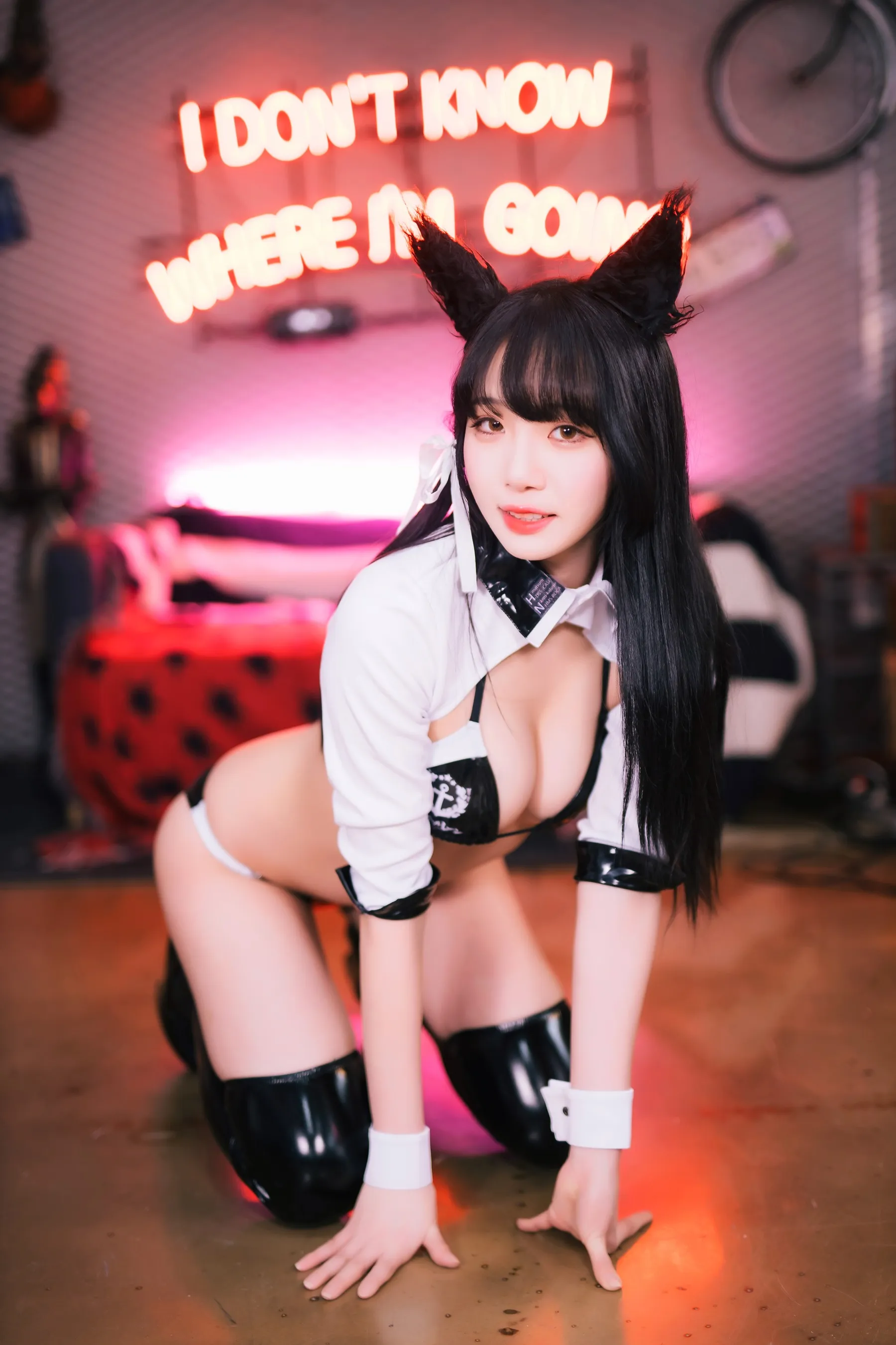 fushii_海堂黑白服装低姿态室内照片