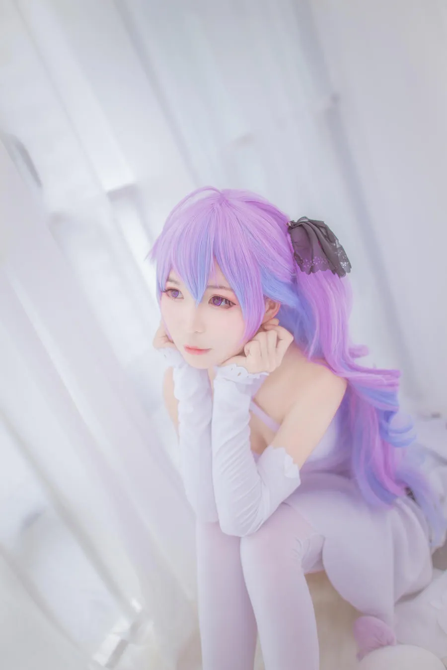 果儿Victoria紫色假发白色服饰造型写真