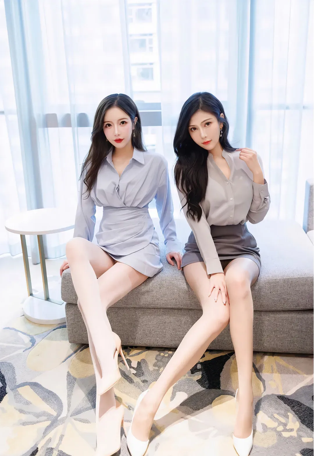 imiss爱蜜社双人浅色服装室内照片