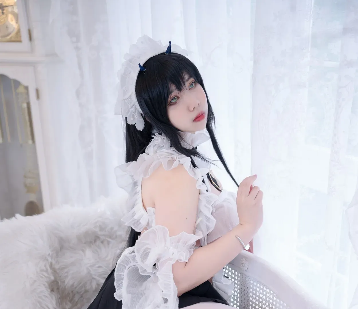 魅瞳Meroko白色蕾丝服饰写真画面