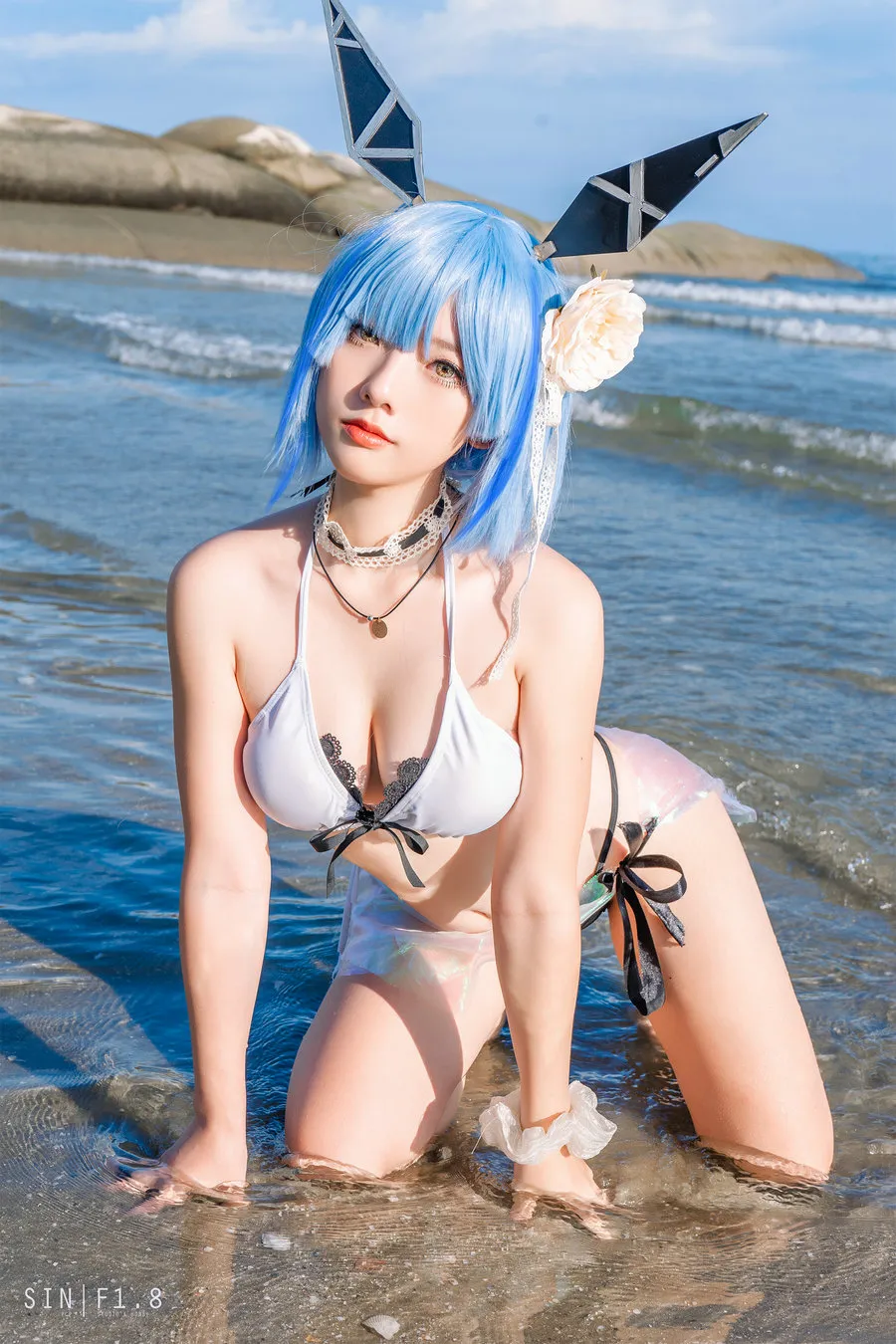 MessieHuang蓝色假发海边角色写真