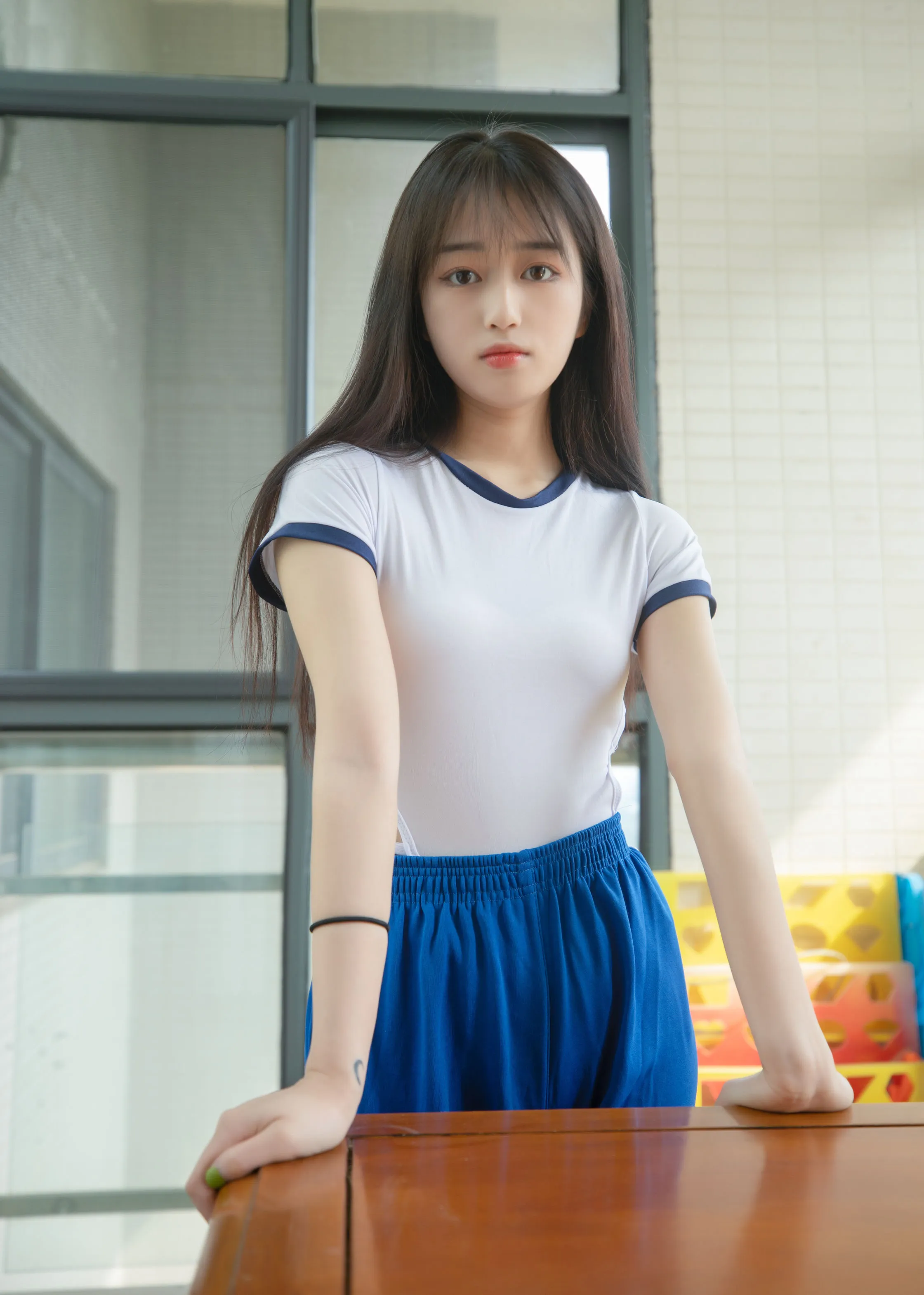 mslass梦丝女神红色服装室内镜面照片