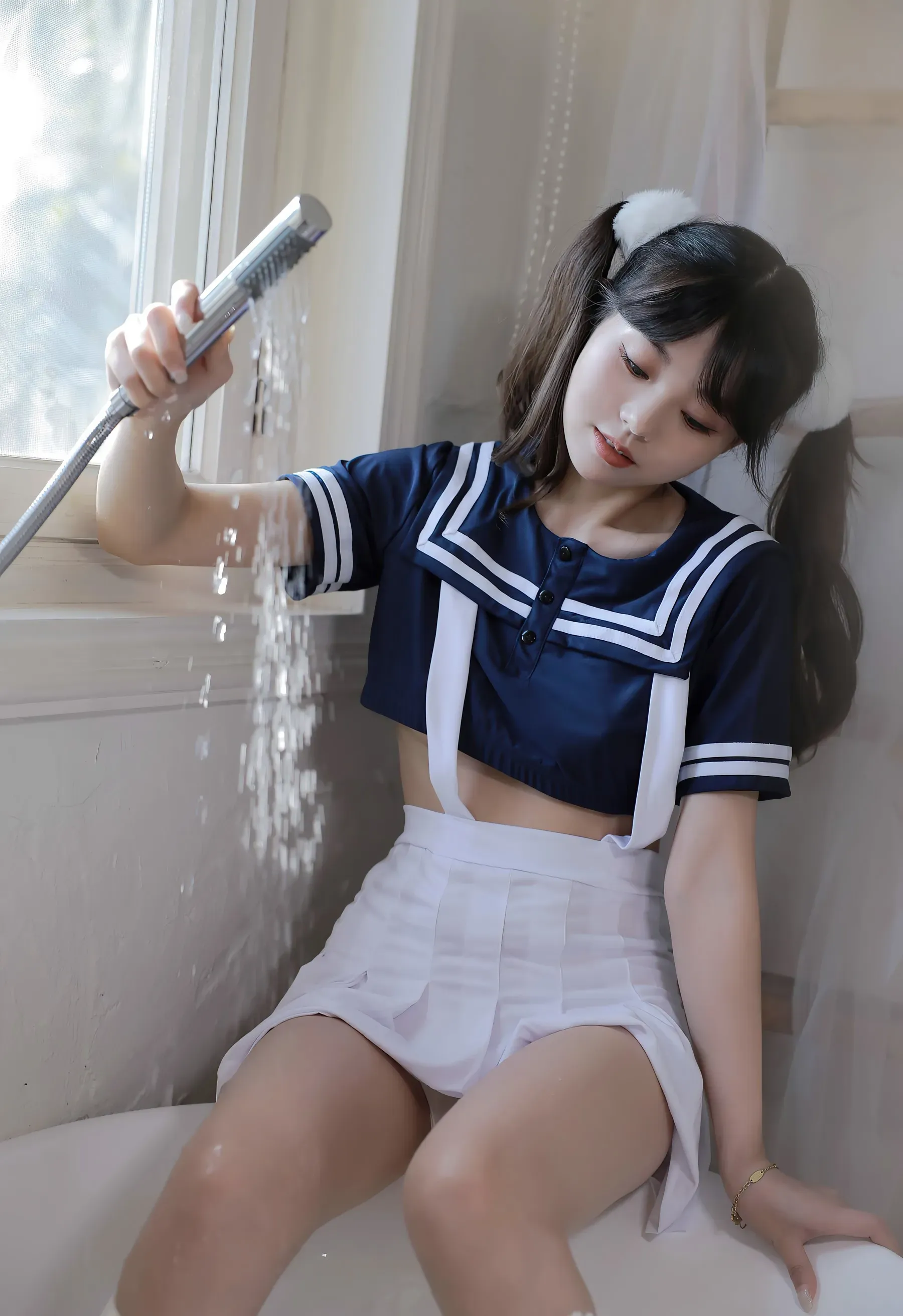 佘贝拉Bella蓝色制服室内人像照片