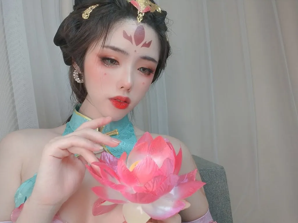 钛合金titi古风cosplay妆造照片