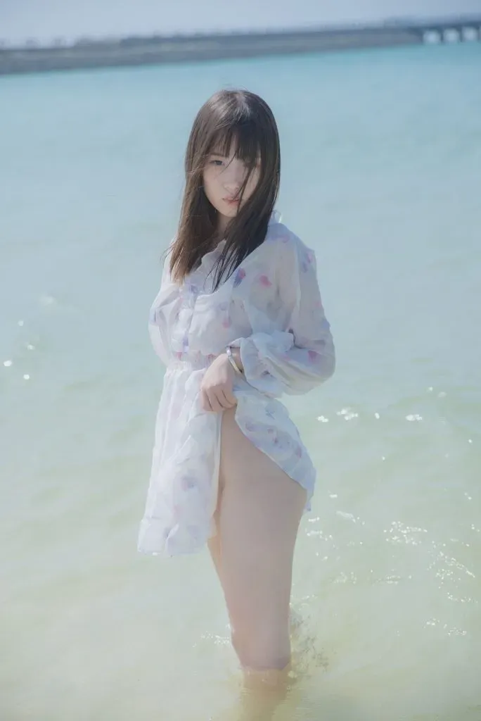柚木Yuzuki海边白色服装写真