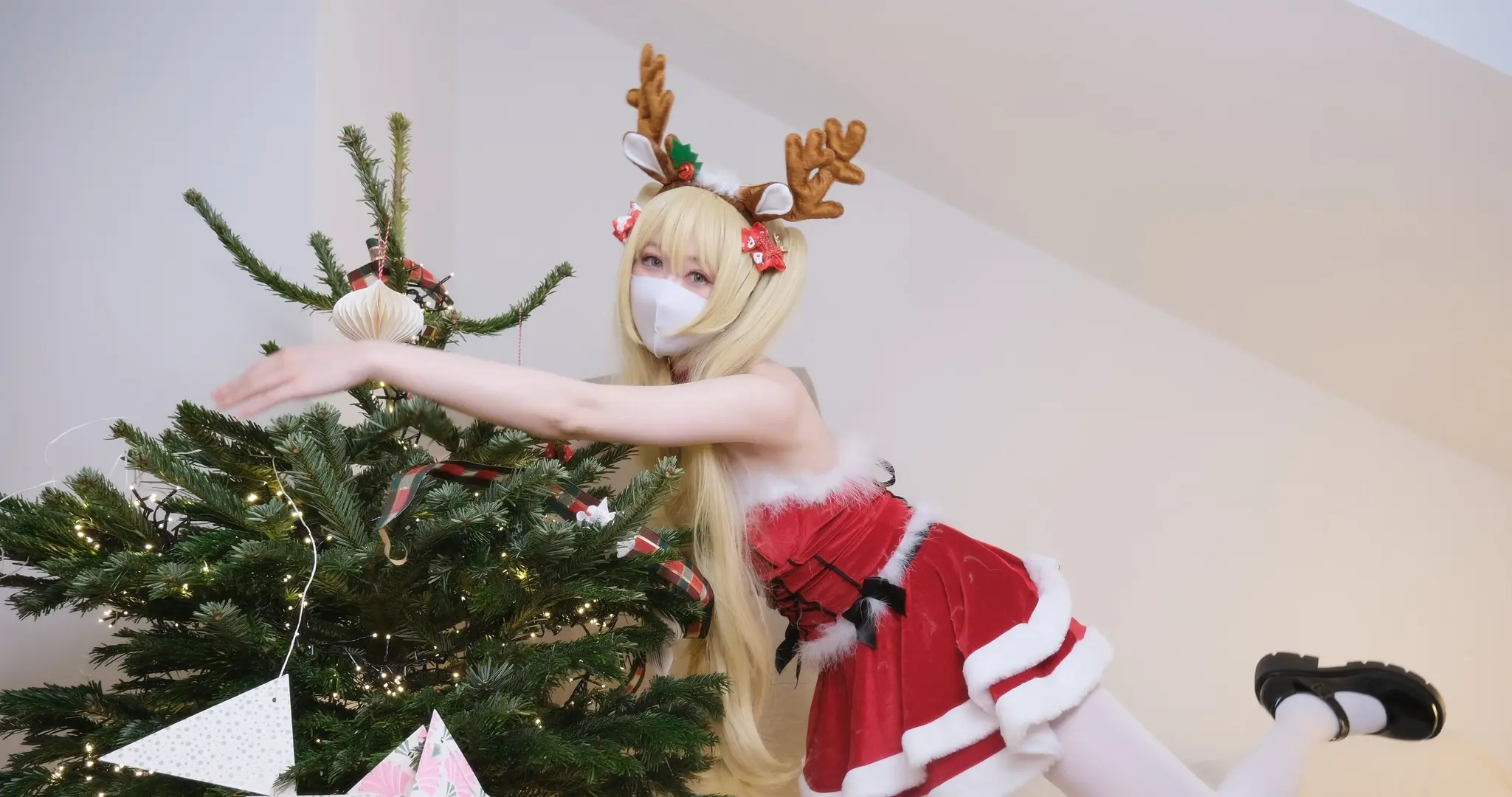 柚子猫Yuzukitty红白圣诞服装动态姿势照片