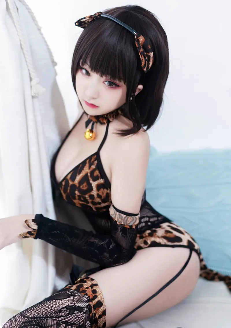 猪饲料(芝芝yami)黑色服装主题写真
