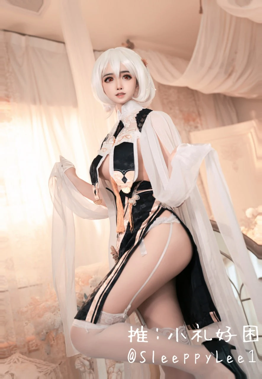 小礼好困白色服装角色Cosplay造型照片