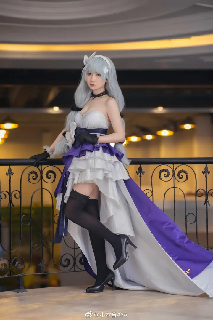 小木曾AYA白紫色Cosplay礼服搭配银色长发造型照片