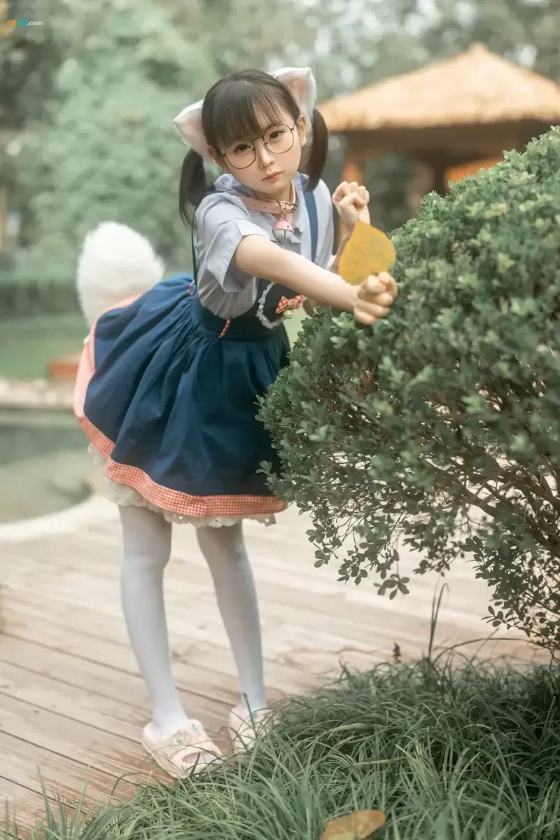 Mimmi双马尾眼镜造型户外写真