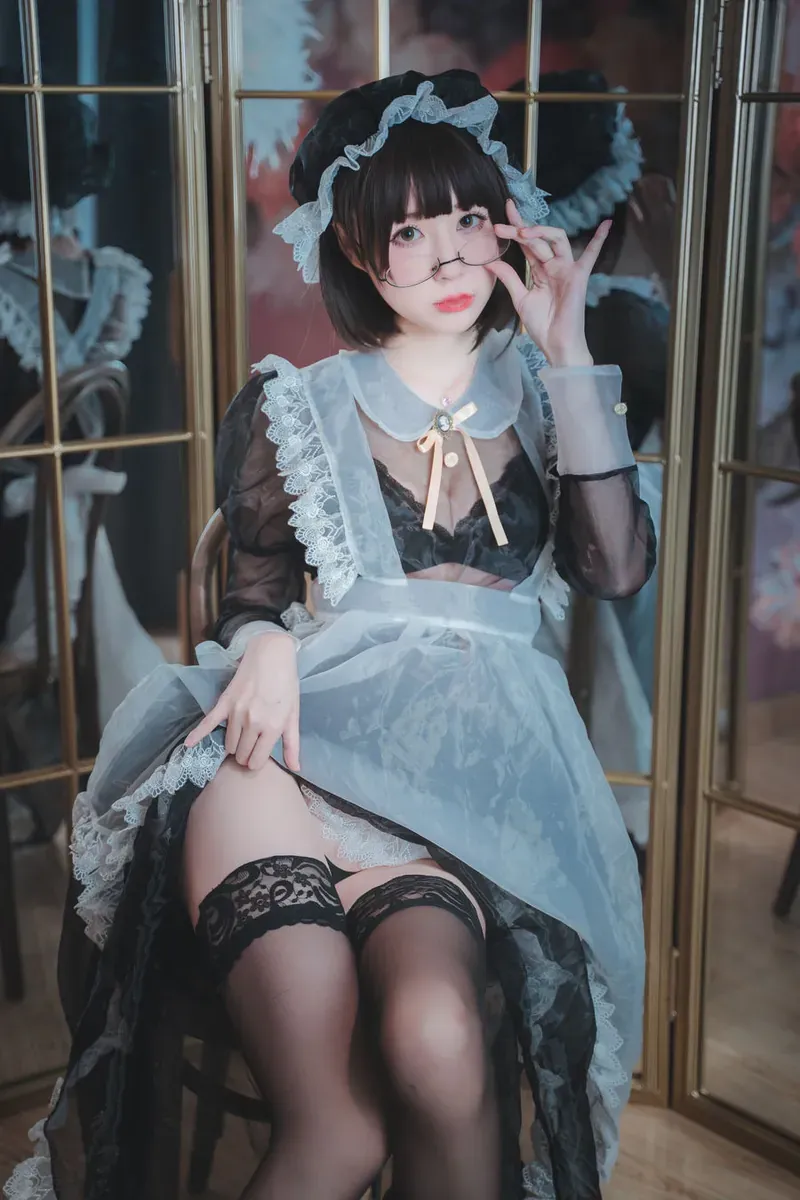 安妮yoo黑白服饰造型照片