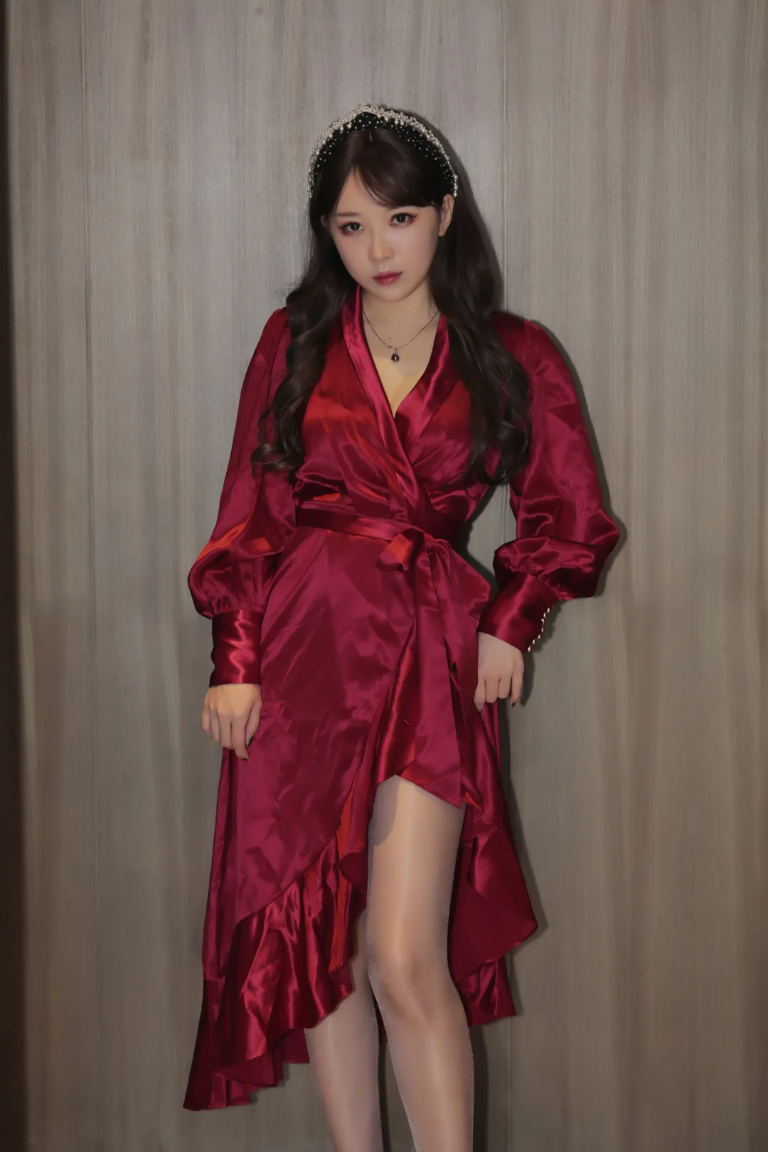 小女巫露娜 穿红色礼服的女性造型照片