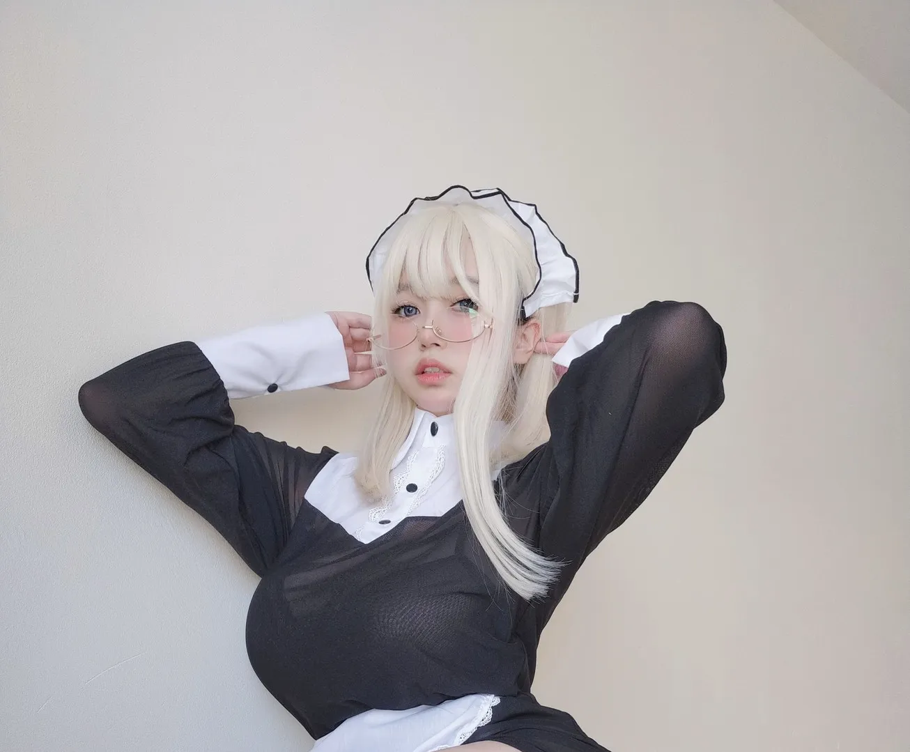 女主K 白色假发黑白服装造型照片