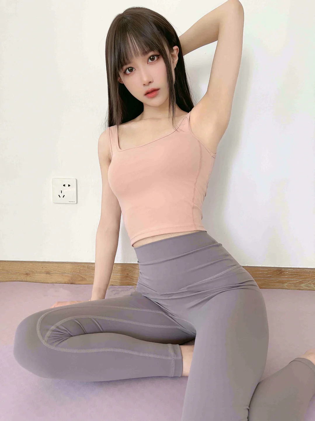 布丁大法室内坐姿写真照片
