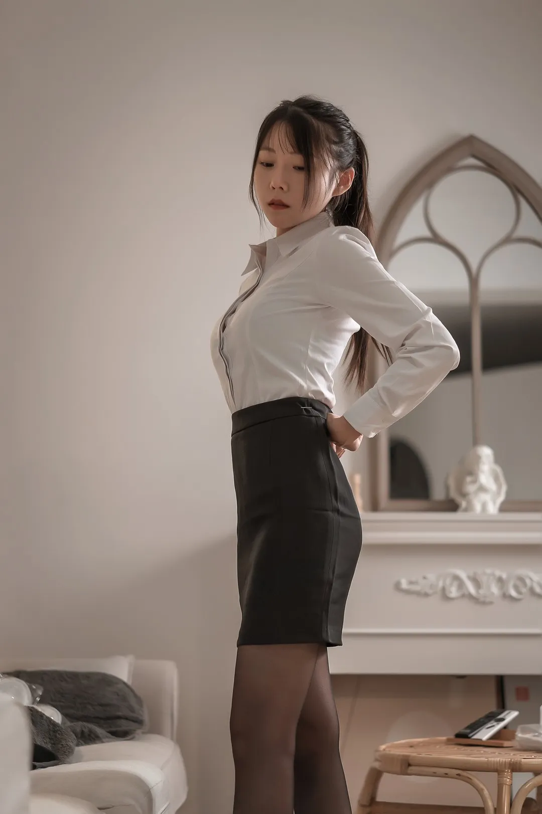 香草喵露露黑白职业风服装图片