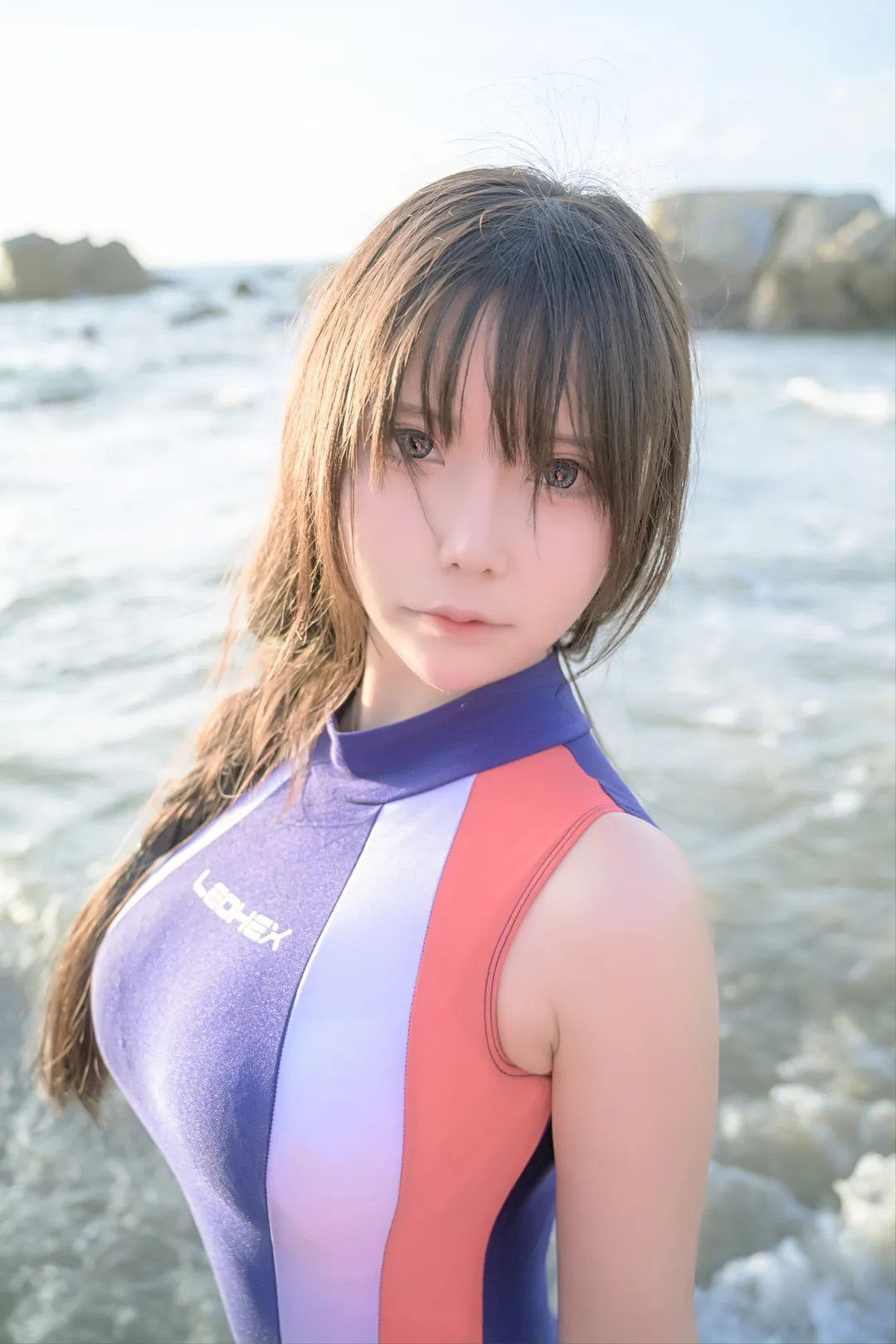 抱走莫子aa海边运动服风格图片