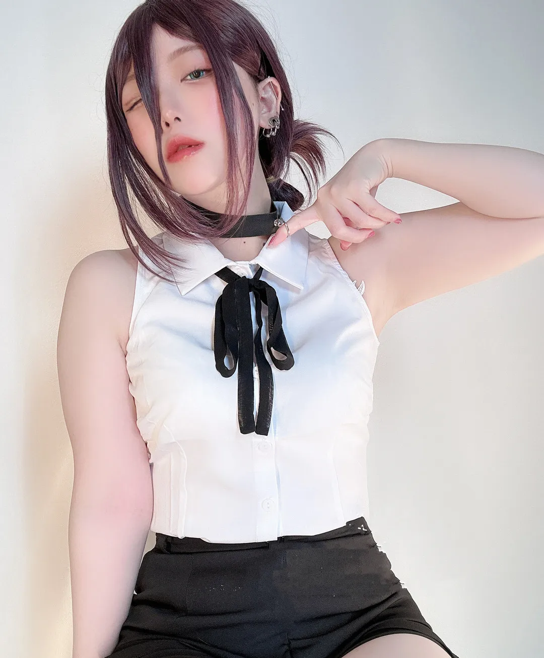 Rizuna(りずな) Rizuna黑白服装与深色发型Cosplay造型
