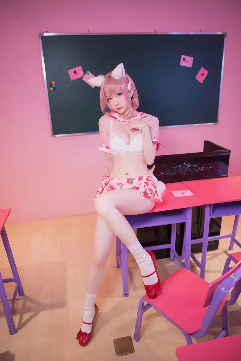 妖少you1 粉色背景教室主题角色照片