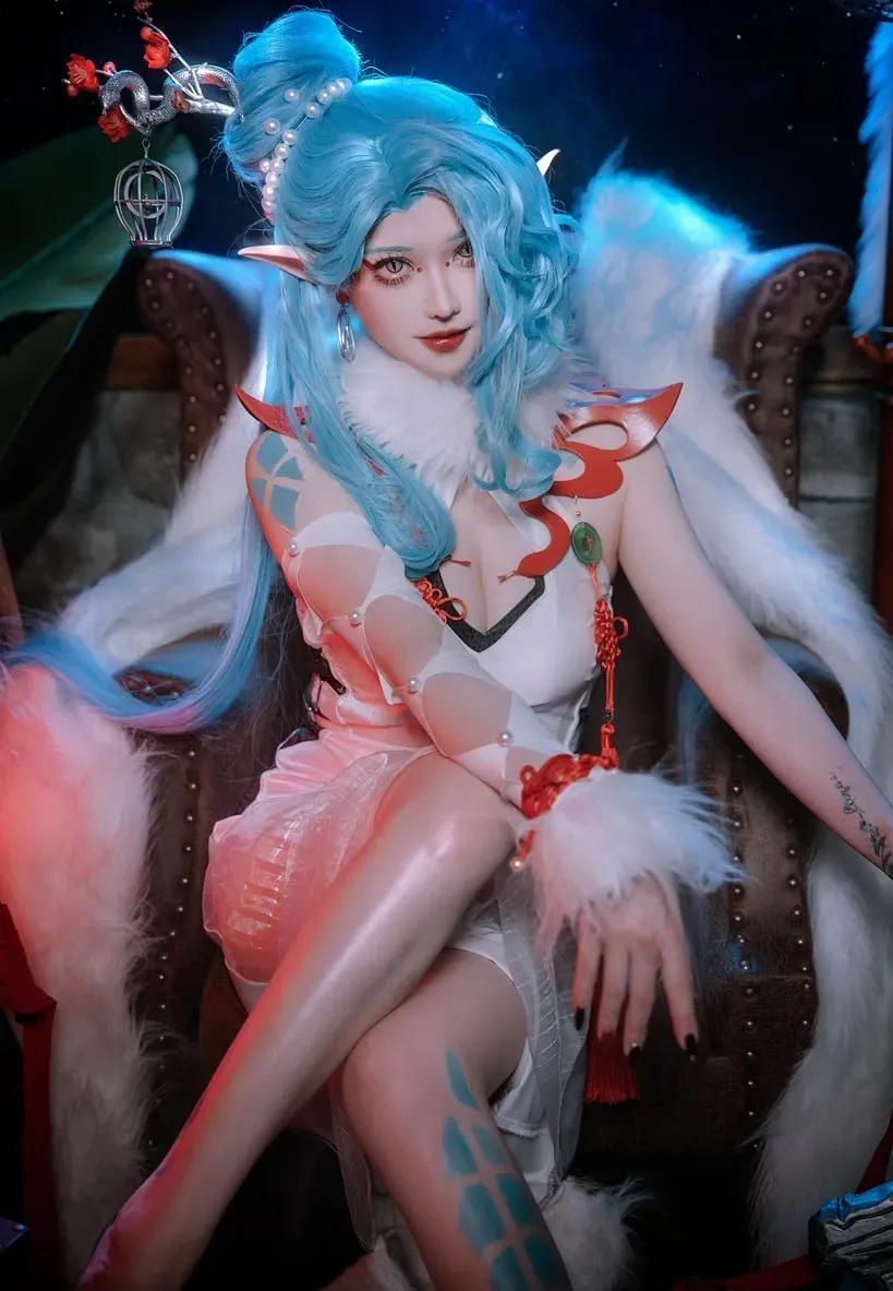 露儿大魔王蓝色假发幻想角色造型照片