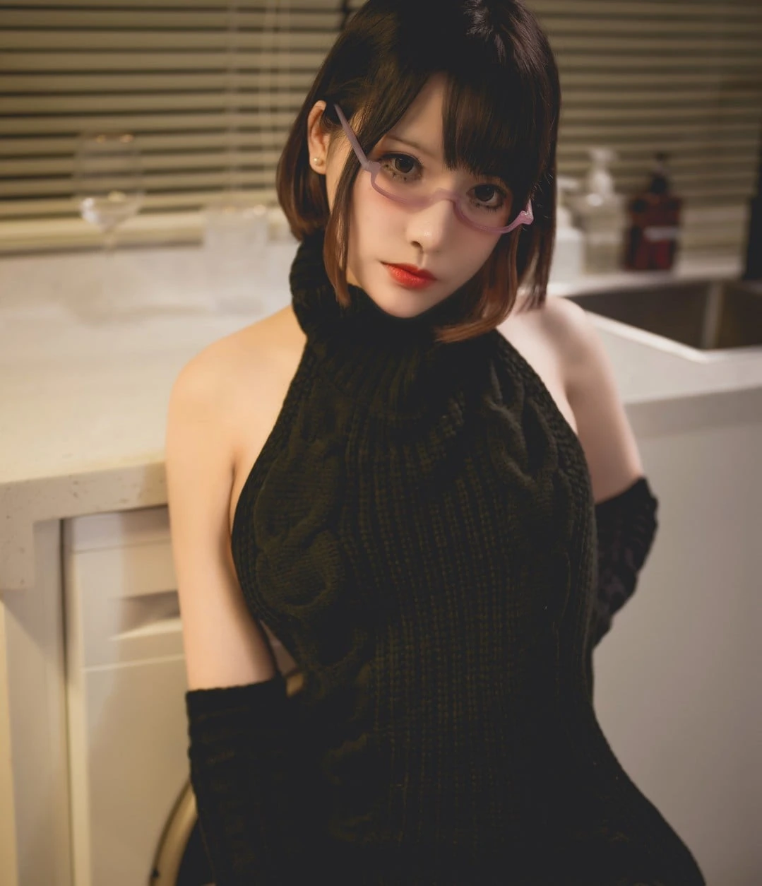 你十七鸽黑色针织服装暖色室内写真
