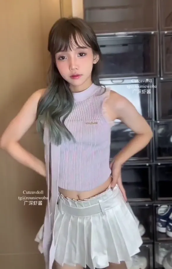 广深虾酱浅色服装室内造型