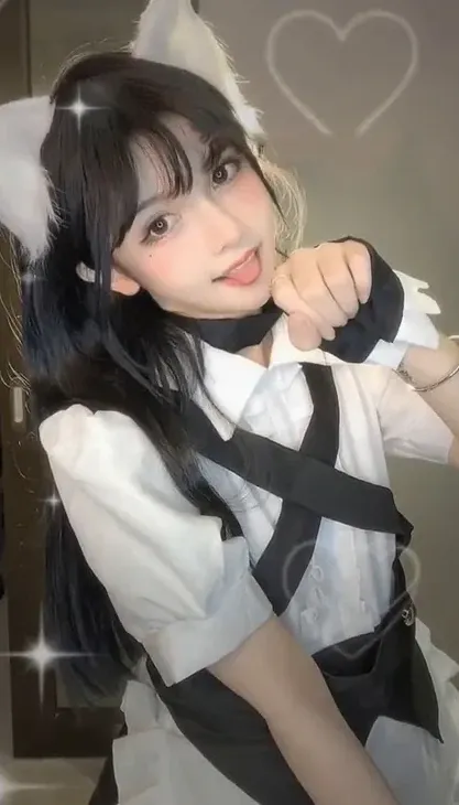铁岭县刘辉商店 黑白服装搭配长发刘海造型的人像照片