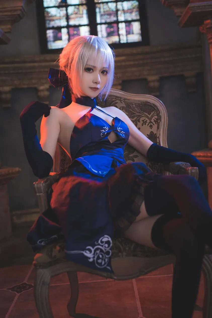 阳炎型小菠萝蓝黑色服装室内照片