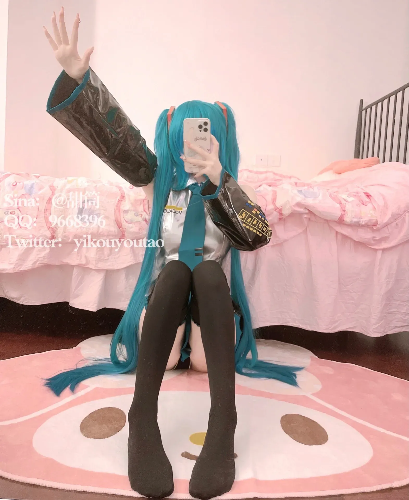 一口幼桃 蓝色长发角色扮演服装照片