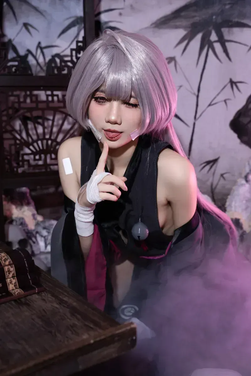 一千只猫薄禾银色假发角色造型照片
