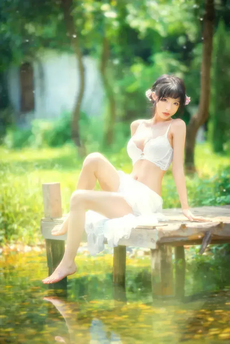 一千只猫薄禾白色服装户外造型照片