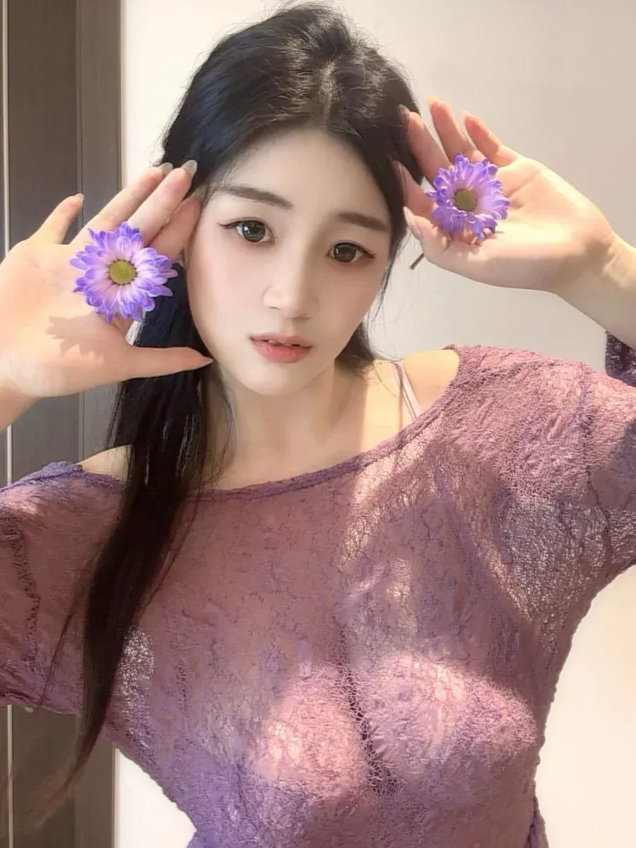 yummyki yummki相关图片中的长发造型与紫色服饰搭配