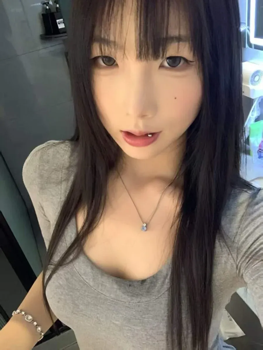 zero2长发自拍造型照片