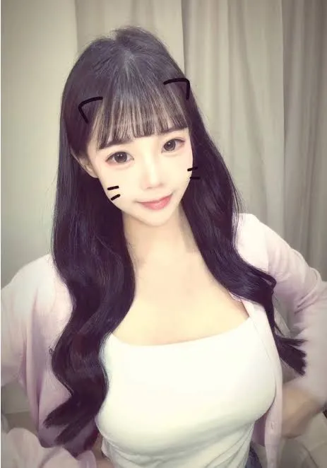 凡妮莎作品目录与 凡妮莎长发自拍造型图片